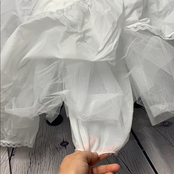 Bridal gown white slip - Picture 4 of 9